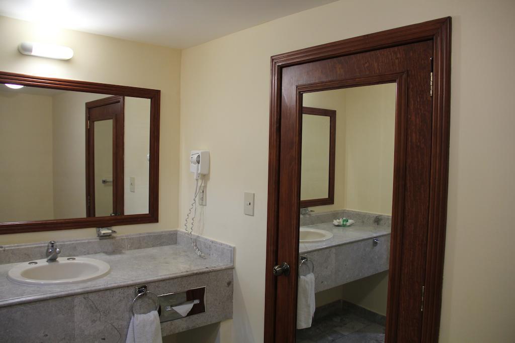 Hotel Tehuacan Plaza Екстер'єр фото