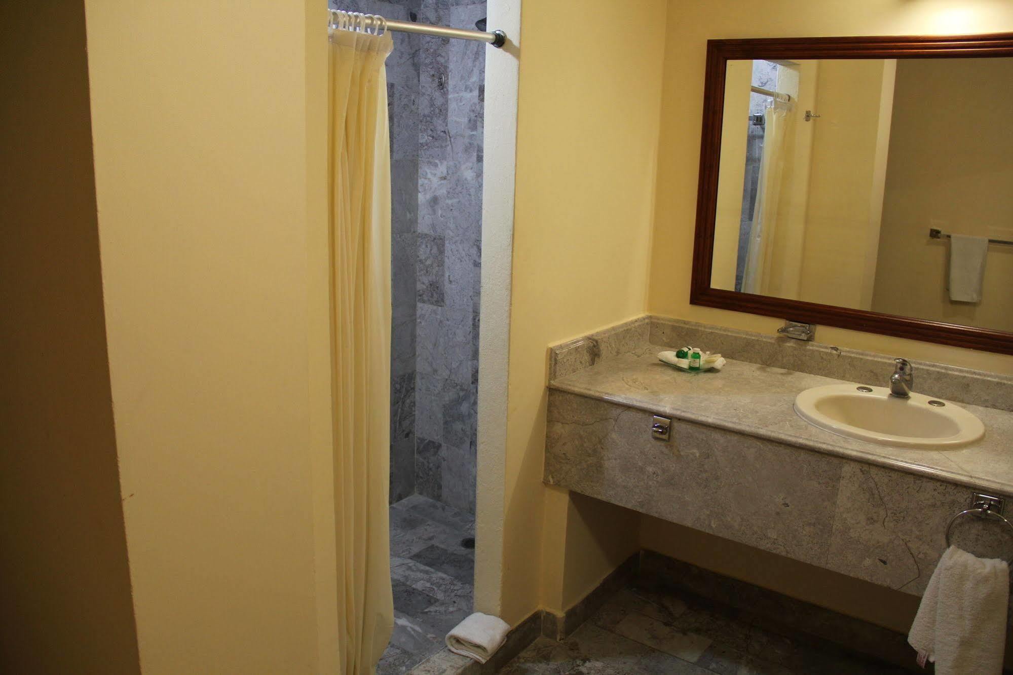 Hotel Tehuacan Plaza Екстер'єр фото